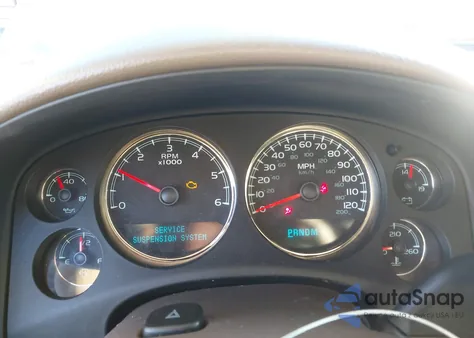 2010 Chevrolet Suburban 1500 Ltz z USA, uszkodzony, nr VIN 1GNUCKE07AR101859